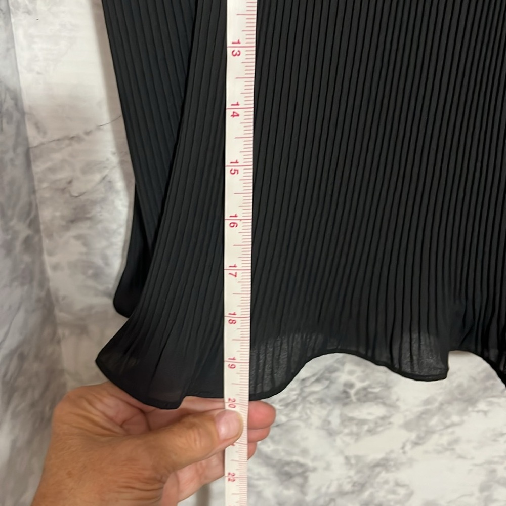 Banana Republic Pleated Black Knee-Length A-Line Skirt. Size L Petite - Picture 7 of 10